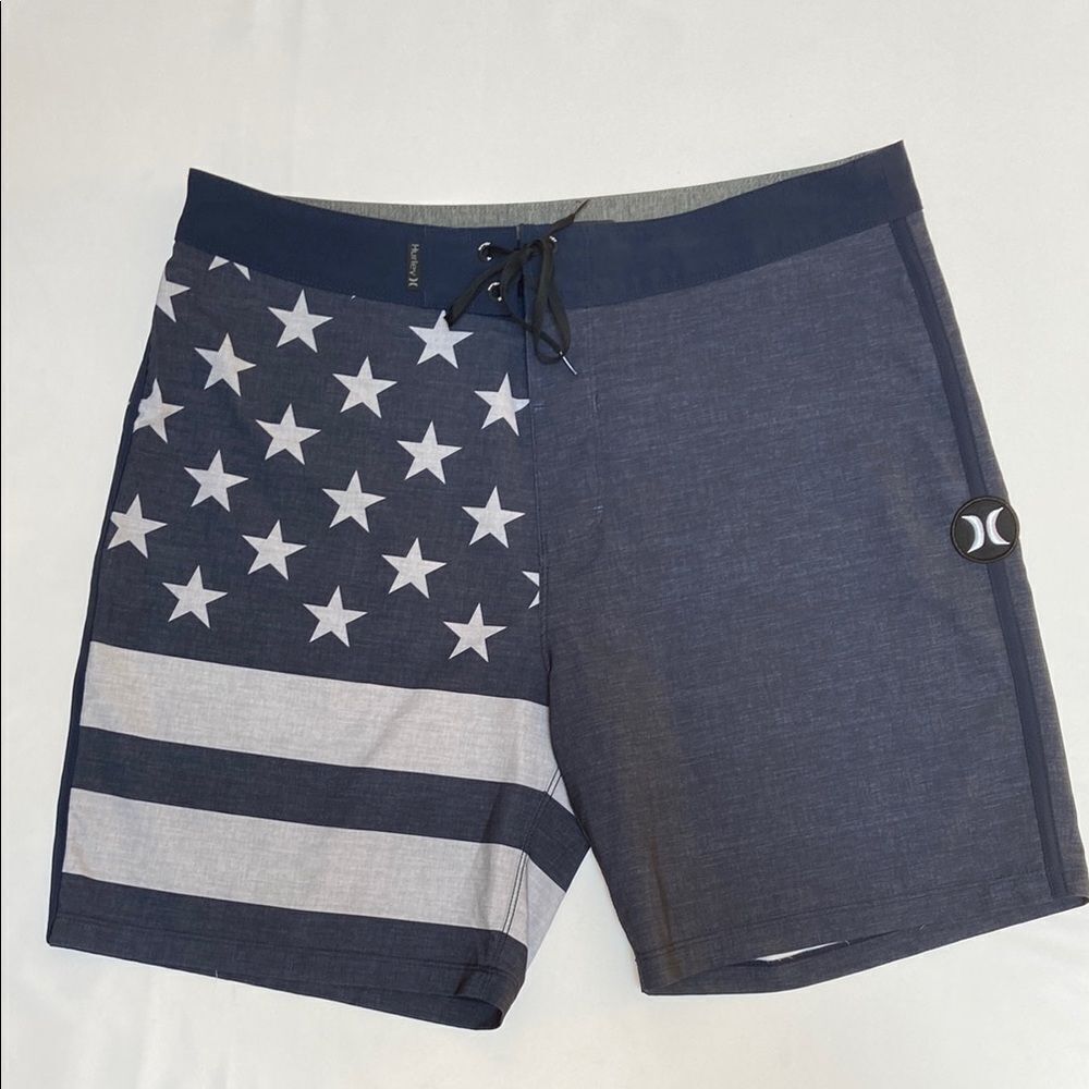 Hurley Blue and White Board Shorts Size 32
